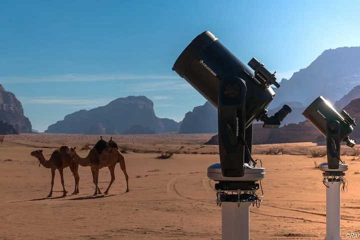 Large telescope under the Milky Way during a Wadi Rum stargazing tour in the Jordan desert